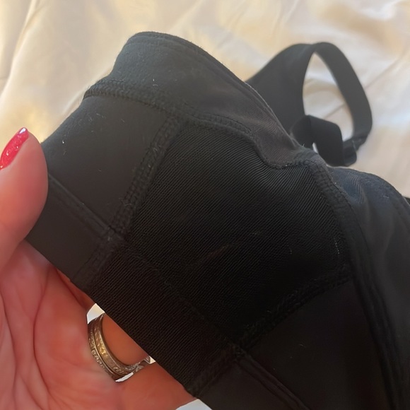 LUCY Black high impact adjustable strap sports bra w/Removable pads - Picture 3 of 7